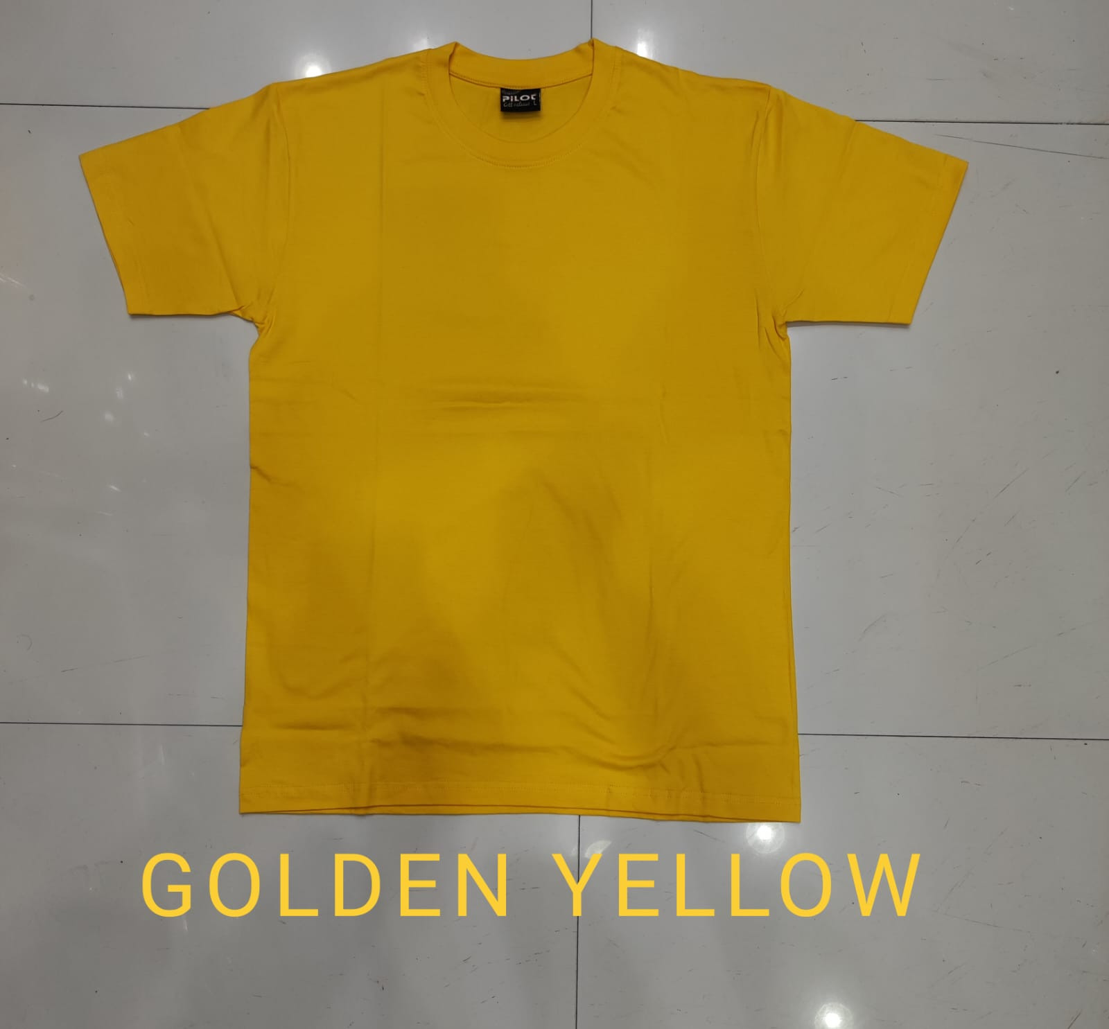 T-shirt jaune doré basique