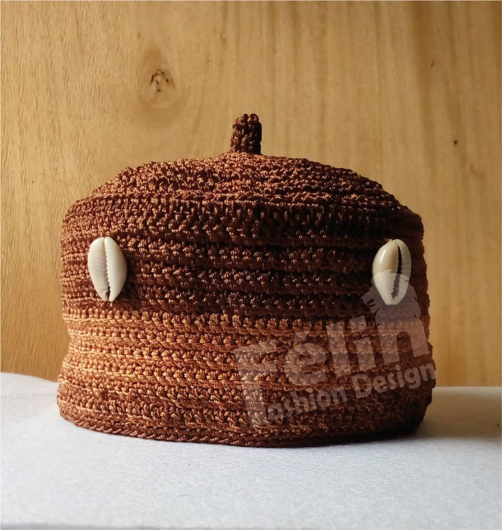 Bonnet Traditionnel en Crochet avec Coquillages