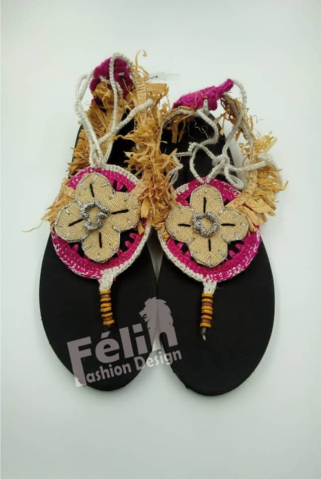 Sandales artisanales en raphia avec motif floral rose et naturel (Pointure 39-40)