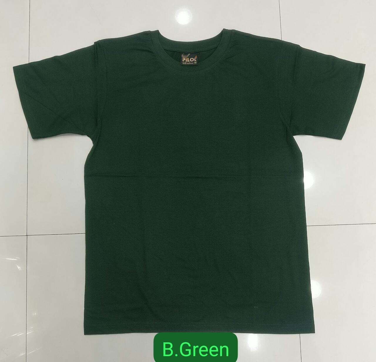 T-shirt vert bouteille, élégance intemporelle